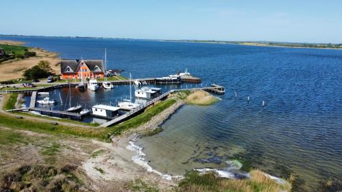 Neuenkirchen Apartment | Hausboote und Fewo Vieregge