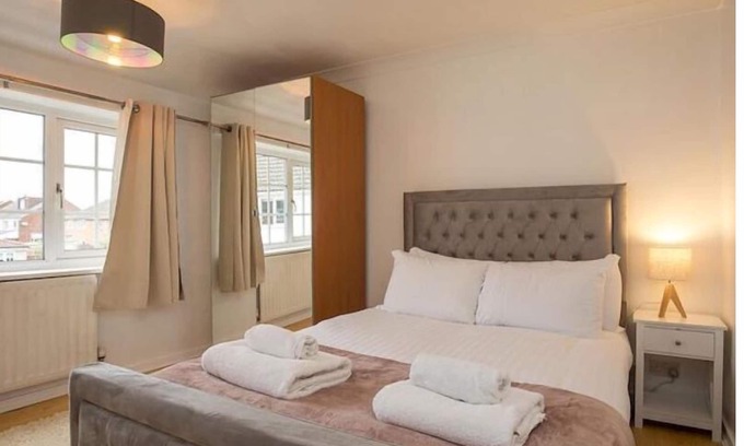 Old Windsor House | haven Valley near the theme park