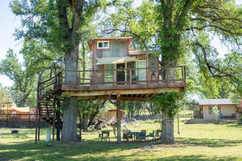 Oakhurst House | Hawk's Rest
