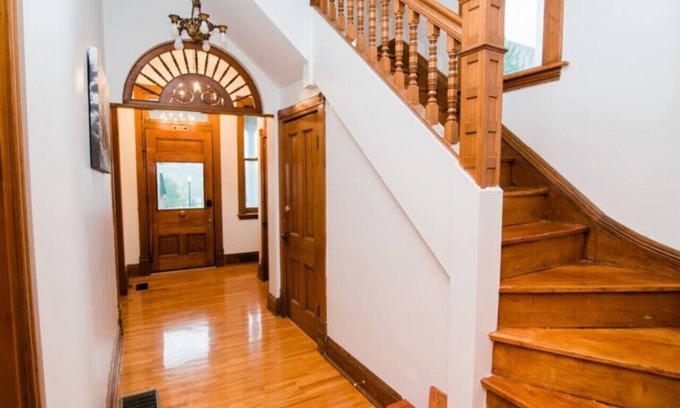 Jefferson City House | Hawkin's House Lower Suite Downtown Jefferson City