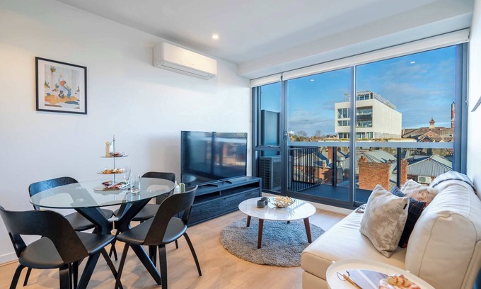 Hawthorn Apartment | Hawthorn 1BR Apt - Close to Swinburne University