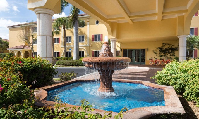 Naples Hotel | Hawthorn Extended Stay by Wyndham Naples