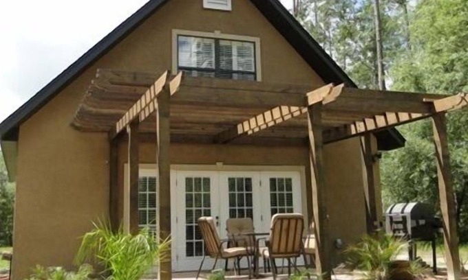 Hawthorne Cottage | Hawthorne-Blue Lake Cottage-Lakefront-Kayaks,Canoe,JonBoat,Paddleboard,Fenced