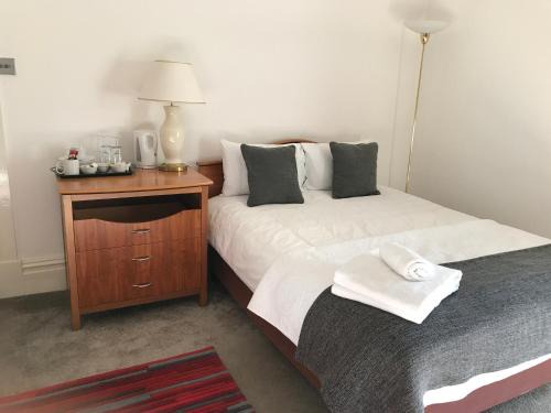 Oldbury Bed & Breakfast | Haya Guest House