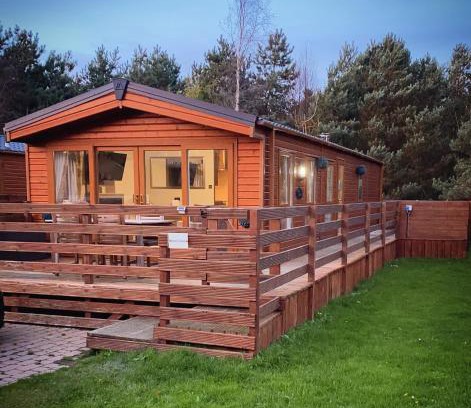 Morpeth Cabin | Hazel Oaks, Beautiful Lodge with Hot Tub - Sleeps 6 - Felmoor Park