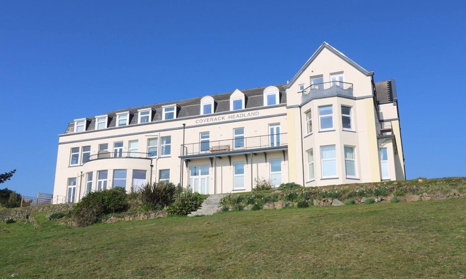 Coverack Cottage | HEADLAND APT 17, country holiday cottage, with a garden in Coverack