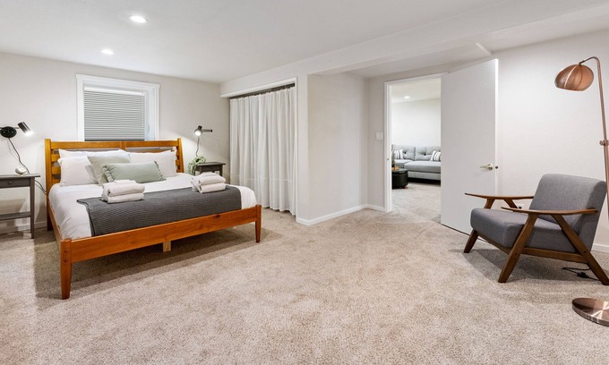 Camas Apartment | Heart of Camas ✿ Walk to Downtown Shopping Restaurants