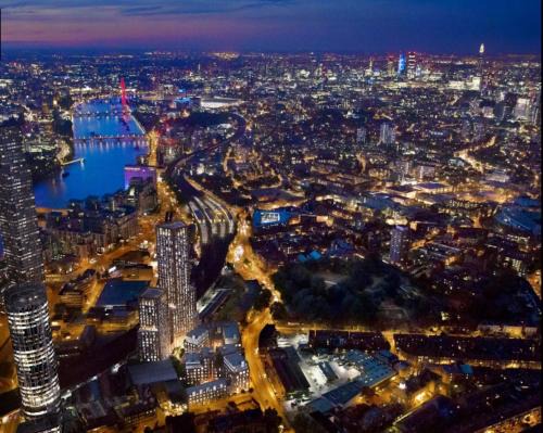 Vauxhall Apartment | Heart of Central London Panoramic View 2 Bedroom Designer Luxury Apartment - Pool and Gym access