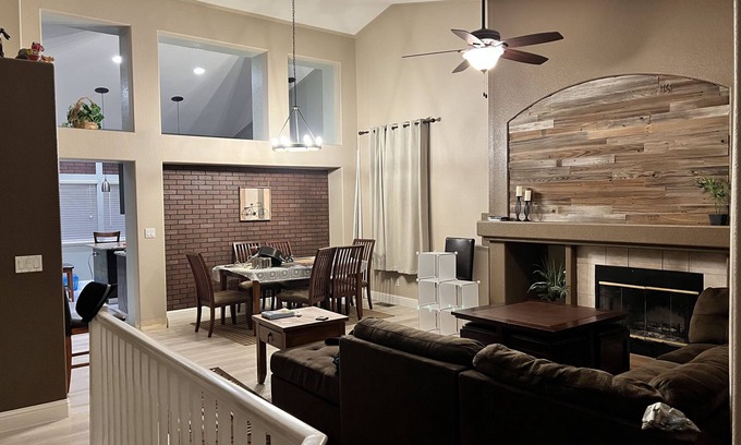 Folsom House | Heart of Folsom - Large house with game room