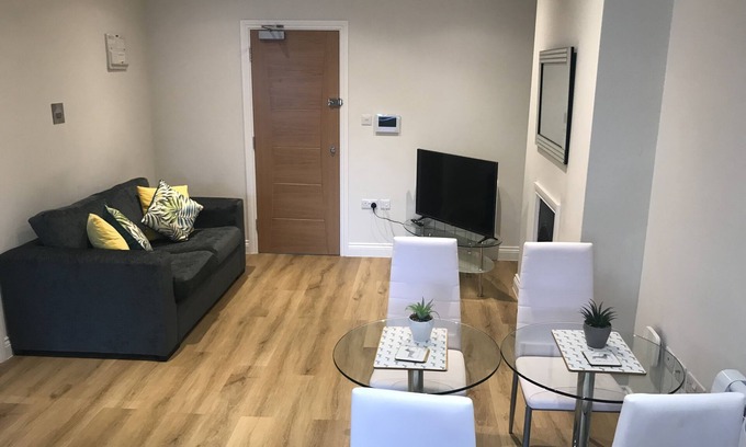 Henley-on-Thames Apartment | Heart Of Henley 1 Bed Luxurious Apartment. Ascot Suite