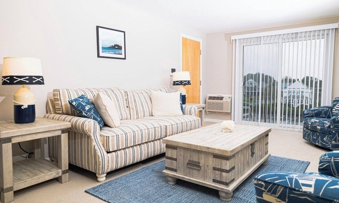 Narragansett Apartment | Heart of Narragansett Pier