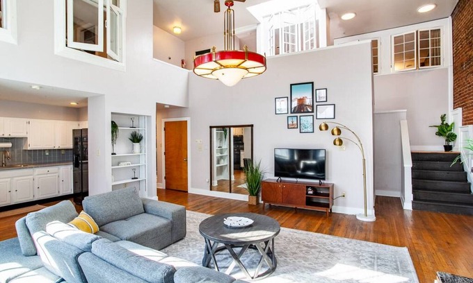Old City Apartment | Heart of the Old City- Minutes from Market Square
