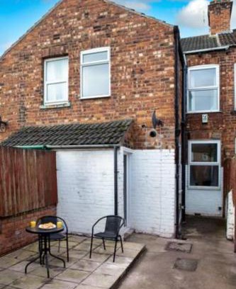 Selby Apartment | Heartwarming 3 BR Willow House with Free Parking