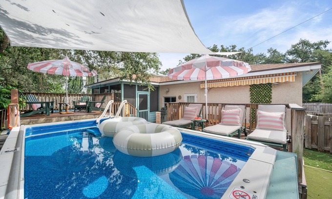 St. Augustine House | Heated Cocktail Pool, Putt Putt, Bowling, BBQ, Nintendo, Ping Pong, Pet Friendly
