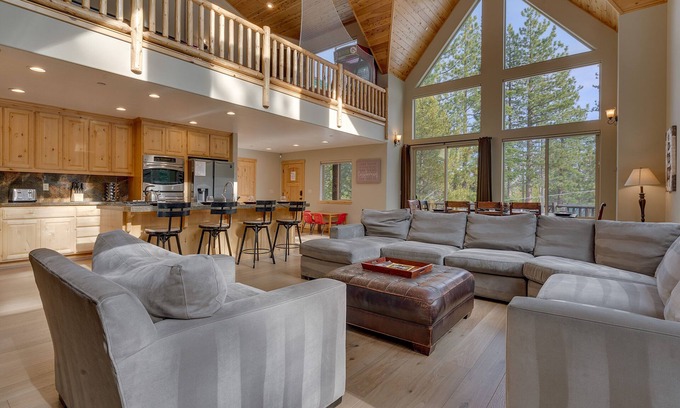 North Upper Truckee House | Heated Indoor Pool, Arcade, Skeeball, Sauna, Foosball, Pool Table, Spa, Grill – Heavenly Escape