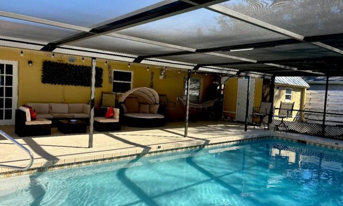 Fruitville House | Heated pool, 2 king beds, bunk beds near Lido Key