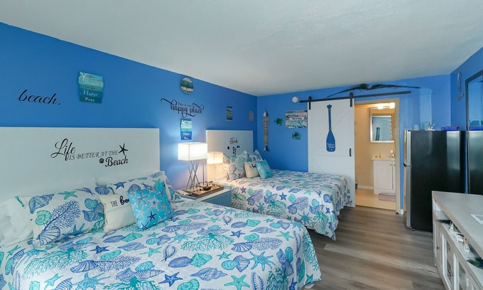 Trailer Estates Apartment | Heated Pool, Fireplace, 70" TV, Marina Front, Tiki Bar and Grill