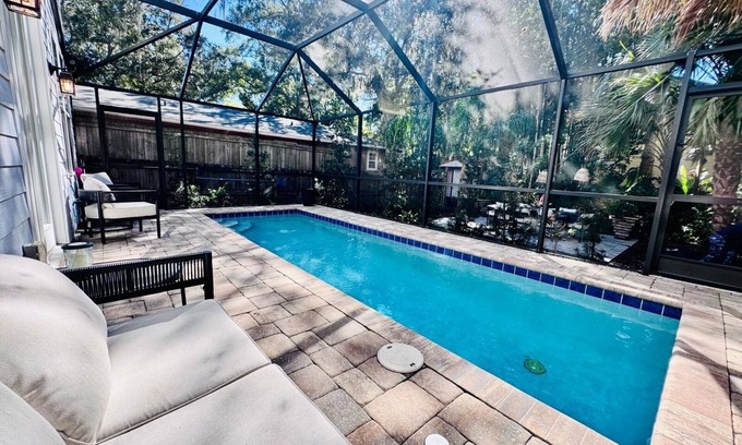 Downtown Historic District House | Heated Pool, Heart of St.Augustine, Huge House Charming Backyard Dining, Dogs Ok