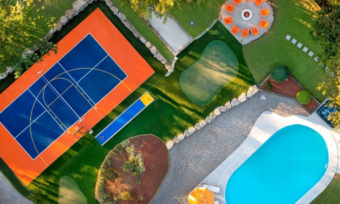 Tulsa House | Heated Pool ~ Hot tub ~ Pickleball ~ Putt Putt ~ Game Room ~ Fire Pit ~ Bowling