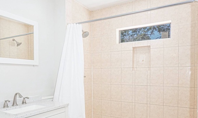 Tallahassee House | Heated Pool & Hot tub-Walk to FSU