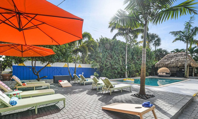 Lake Worth Corridor House | Heated Pool | Near Beach | Tiki-Cabana | Lakefront
