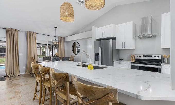 San Carlos Park House | ★ Heated Salt-Water Pool Kid Friendly Near Beach CLEAN ★