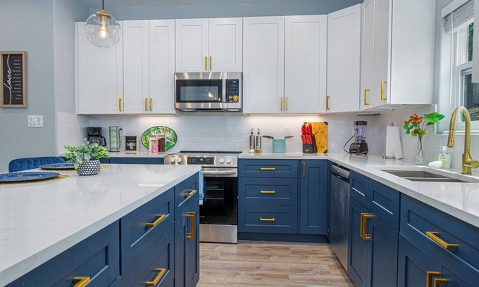 Historic Garderns Cottage | Heaven-sent Convenient 4br/3BA Near Downtown