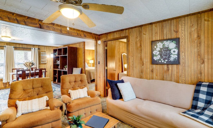 Wilburn Cabin | Heber Springs Cabin w/Deck: 3 Mi to Sugarloaf Mtn