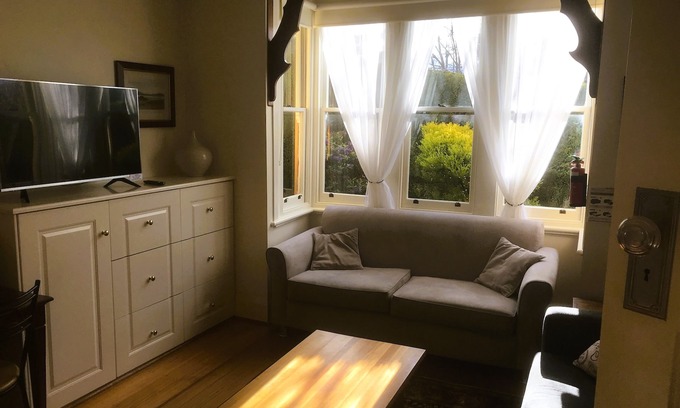 South Hobart Apartment | Hedge Cottage - nBelton Apartments South Hobart