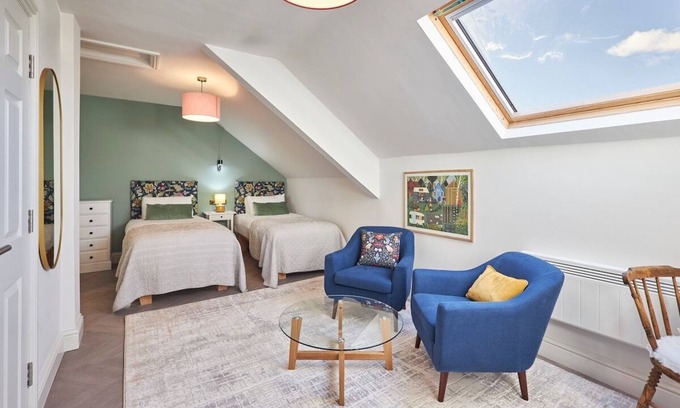 Wooler Apartment | Hedgehope @ Arlington House Hotel: Boutique Self Check-In Ensuite Room in Wooler