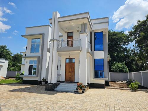 Kahe Bed & Breakfast | Heim Villa