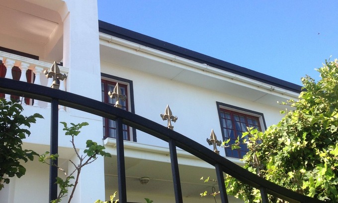Gordon's Bay House | Helderberg Guesthouse