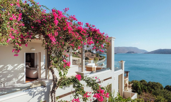 Mavrikiano Villa | Heliopetra Villa