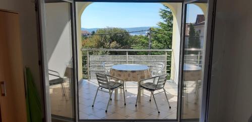 Selce Apartment | Helle Wohnung In Selce Mit Terrasse