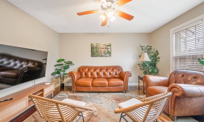 Fuquay-Varina House | Hemingway's Hideaway | Walkable | King Bed