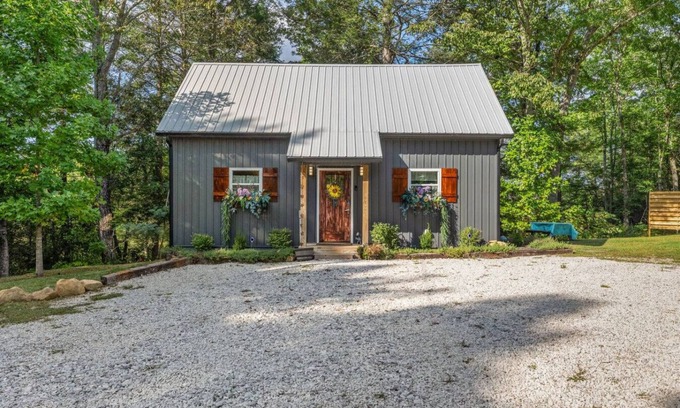 Rogers Apartment | Hemlocks Over Muir in Rogers KY - Hot Tub & WiFi
