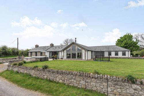 Llangefni House | Hen Hafod