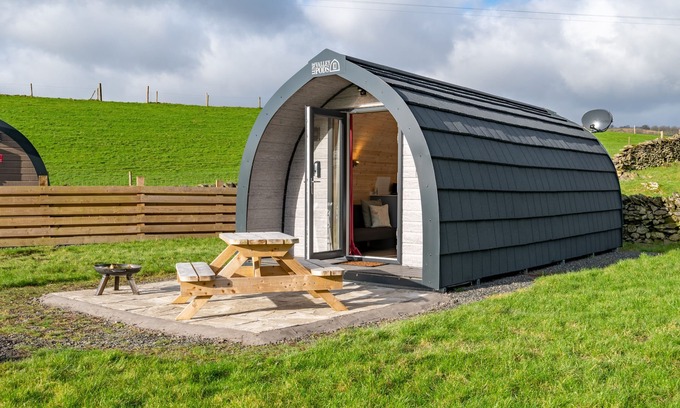 Underbarrow Cabin | Hen House - Family-friendly glamping pod on a working farm