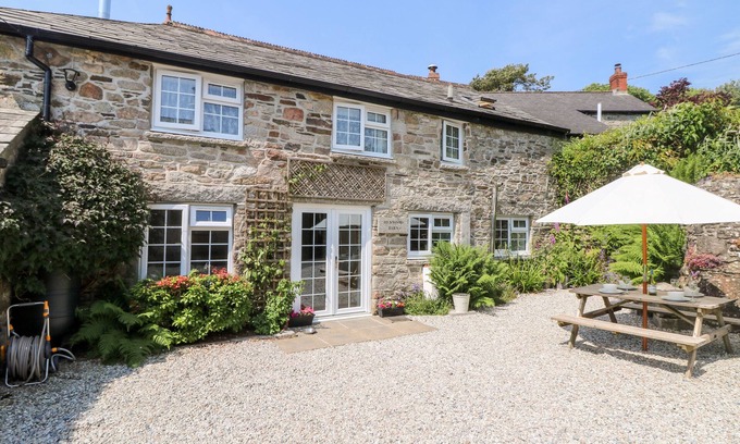 Henwood Cottage | HENWOOD BARN, pet friendly, character holiday cottage in Upton Cross