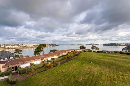 Dinard Apartment | HEOL - appartement 2 chambres - vue mer et parking