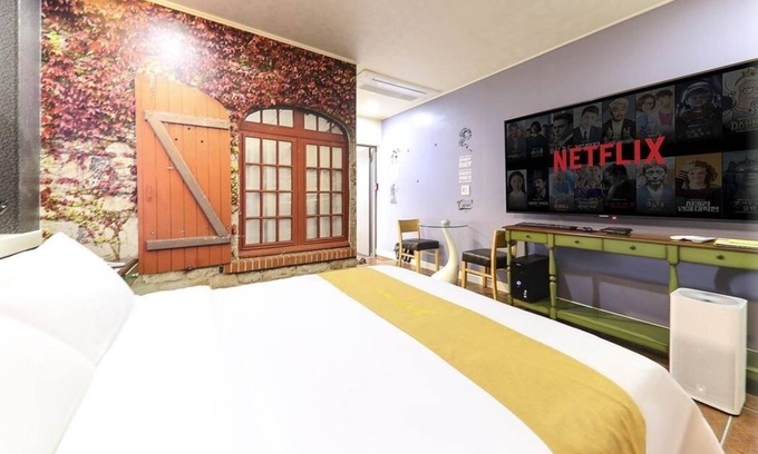 Downtown Hotel | HERA DRIVE IN HOTEL