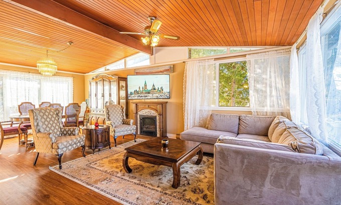 Valentia House | Heritage Cottage on Lake Scugog