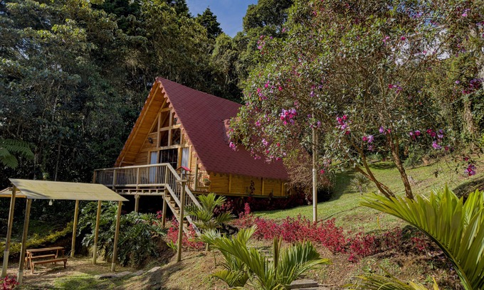 Medellin Cabin | Hermosa Cabaña Tipo Chalet en Santa Elena