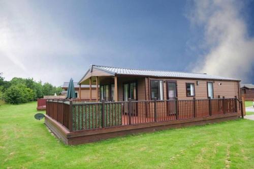 Malton House | Heron Lodge with Hot Tub
