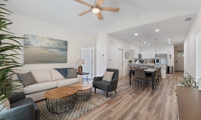 Ono Island House | Hestia ~ Kings & Queens ~ Fenced Backyard ~ Pets ~ Near NAS & Perdido Key