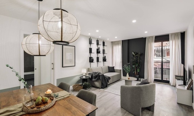 Les Corts Apartment | Heures - 2 bedroom, office and pool in Les Corts