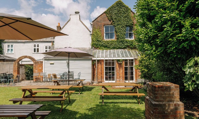 Newport Hotel | Hewitt's Restaurant & Rooms