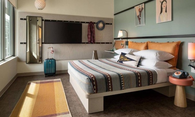 Goose Hollow House | Hey gorgeous! You seem like you’re up for a good time.