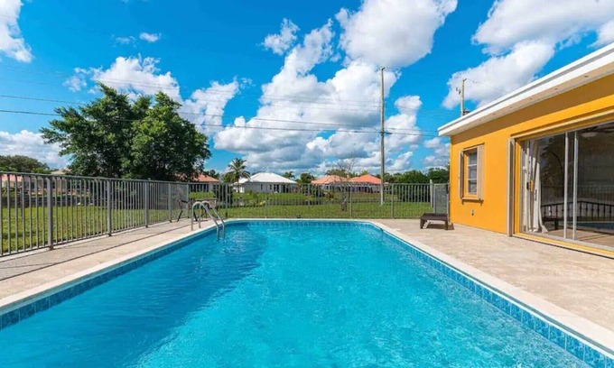 Royal Palm Beach House | Hibiscus Getaway