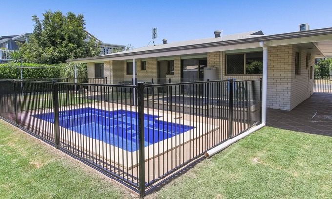 Urangan House | Hibiscus Holiday Home